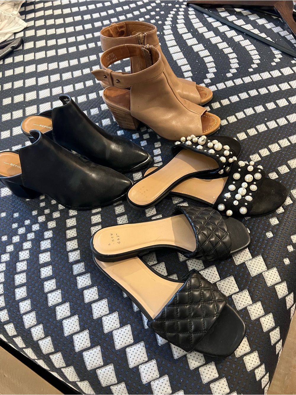 Assorted Women’s Slide & Sandal Shoes in Black and Tan
